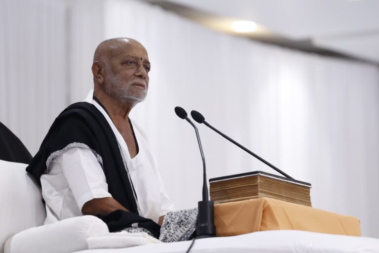 भजन वाला या मौन हो जाता है या समय पर बोलेगा।