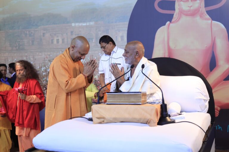 यहां कुछ देकर जाओ न जाओ, बहूत कुछ लेकर जाना है।।