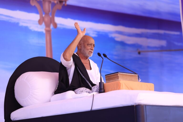 योगी वह है जो गुणातित है।।