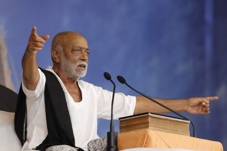 कच्छ की पूण्य धरा से कथा का हुआ विराम, अगली ९५३वीं रामकथा ८ मार्च से सोनगढ-व्यारा(गुजरात)से प्रवाहित होगी।।