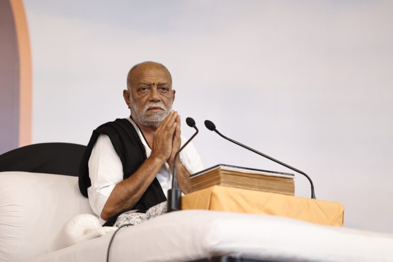 डीसा की फैक्ट्री दुर्घटना, जम्मू एवं अन्य स्थानों पर हुई घटनाओं के पीड़ितों को मोरारी बापू की श्रद्धांजलि और परिवारों को सहाय