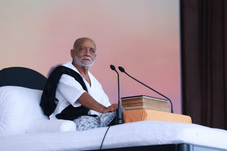देवभूमि द्वारका में गोमांस की बिक्री की खबरों पर मोरारी बापू ने दुख जताया