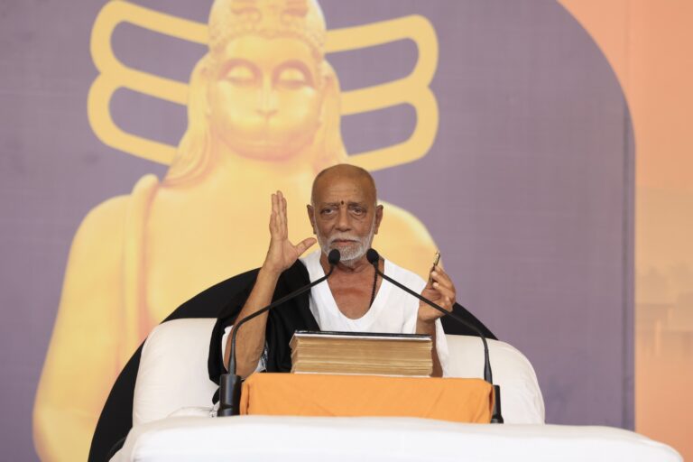 गुरु चरण रज आश्रित के मन का मैल को हरती है।